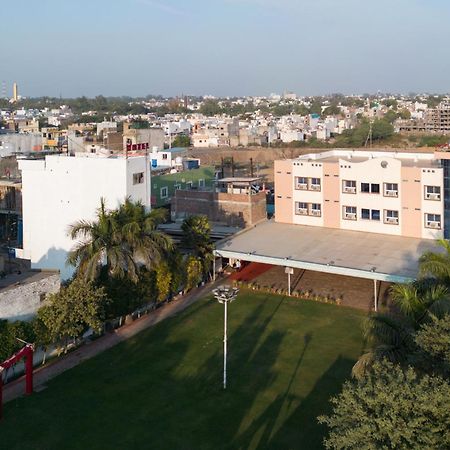 Hotel Ruchishree Garden Ujjain Esterno foto