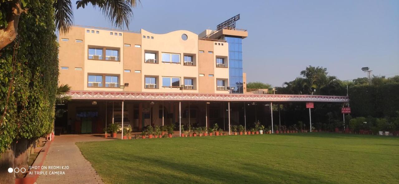 Hotel Ruchishree Garden Ujjain Esterno foto
