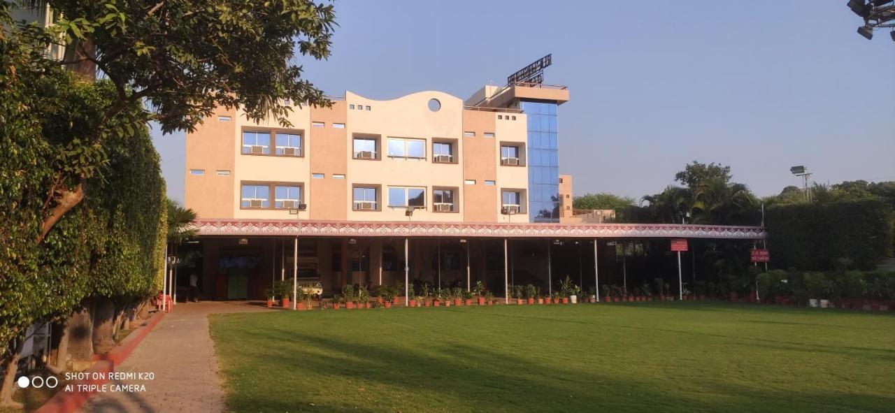 Hotel Ruchishree Garden Ujjain Esterno foto