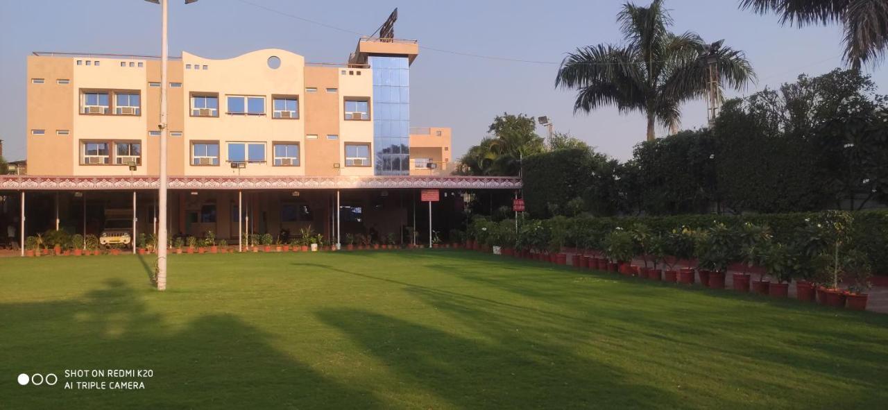Hotel Ruchishree Garden Ujjain Esterno foto