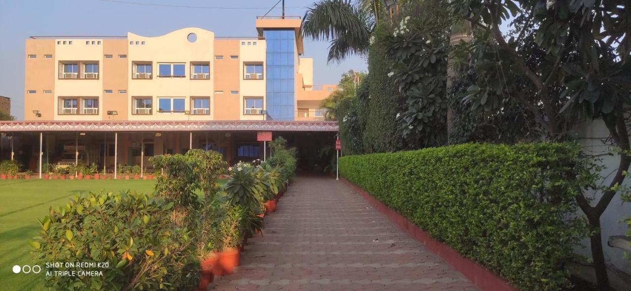 Hotel Ruchishree Garden Ujjain Esterno foto