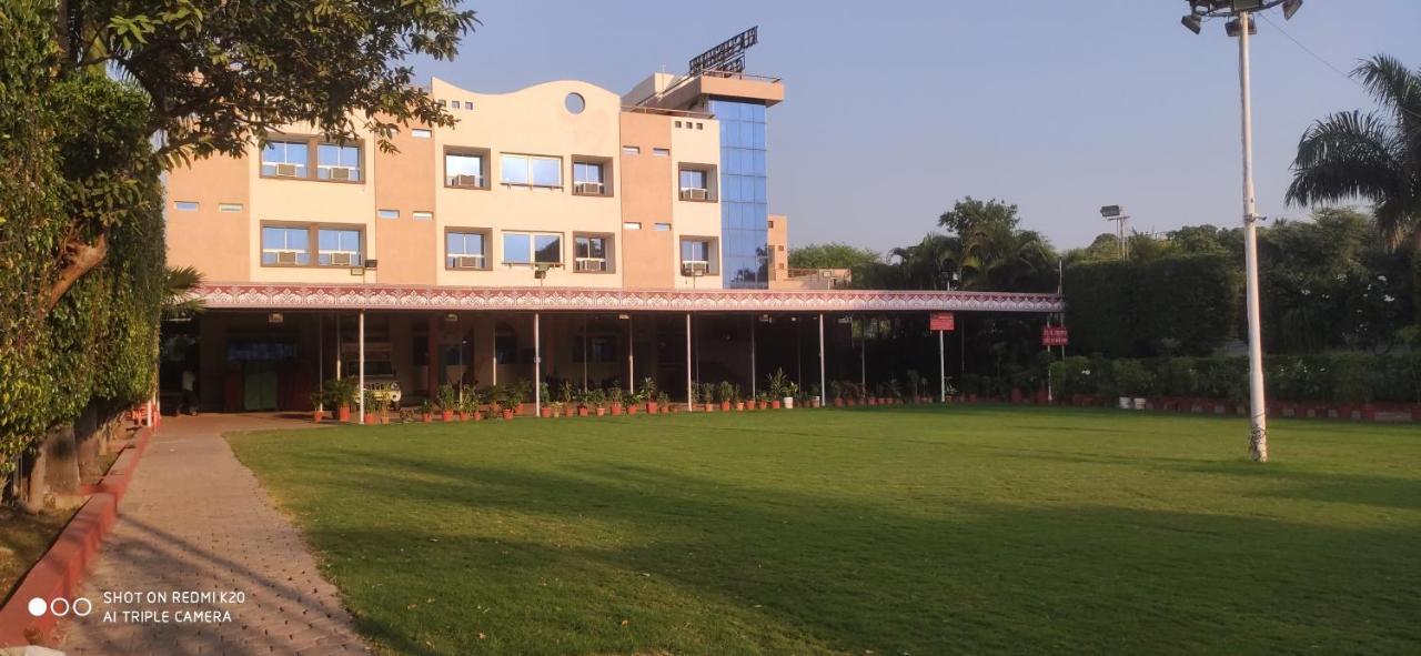 Hotel Ruchishree Garden Ujjain Esterno foto