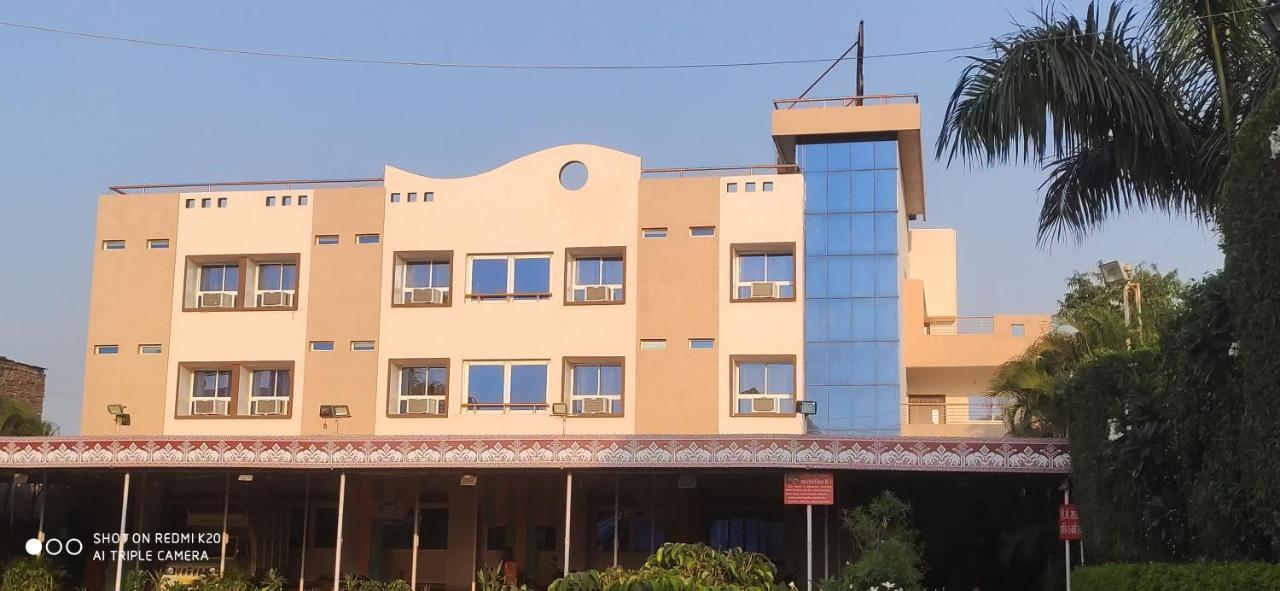 Hotel Ruchishree Garden Ujjain Esterno foto