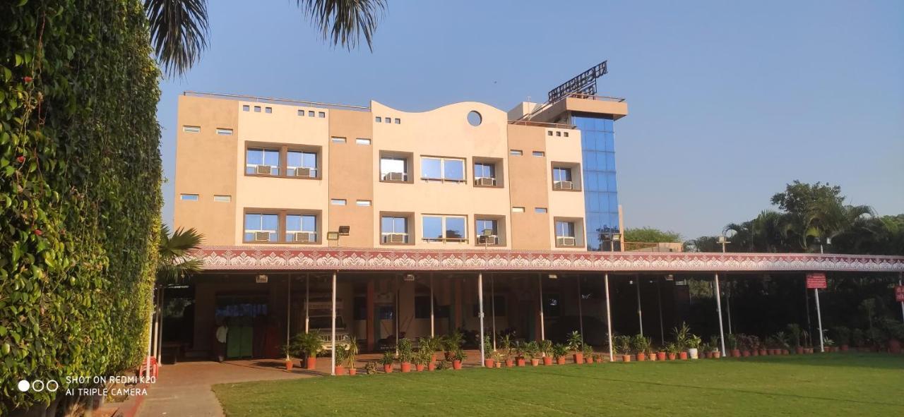 Hotel Ruchishree Garden Ujjain Esterno foto