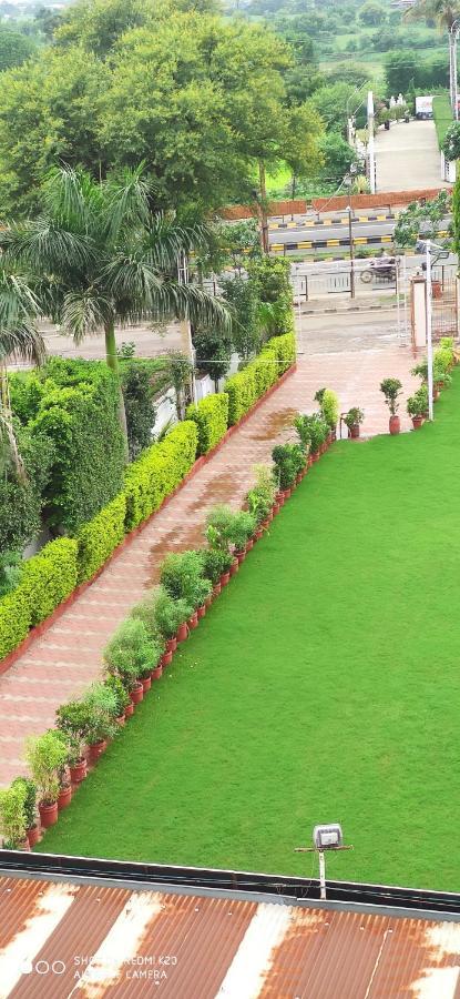 Hotel Ruchishree Garden Ujjain Esterno foto