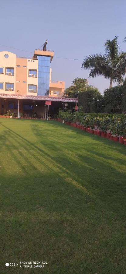 Hotel Ruchishree Garden Ujjain Esterno foto
