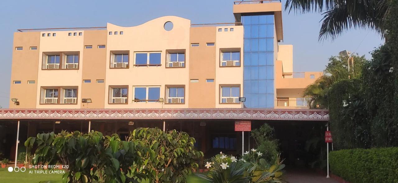 Hotel Ruchishree Garden Ujjain Esterno foto