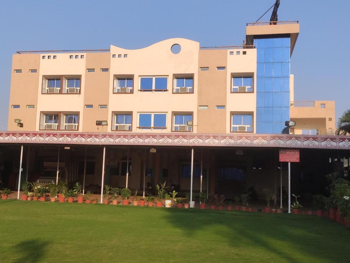 Hotel Ruchishree Garden Ujjain Esterno foto