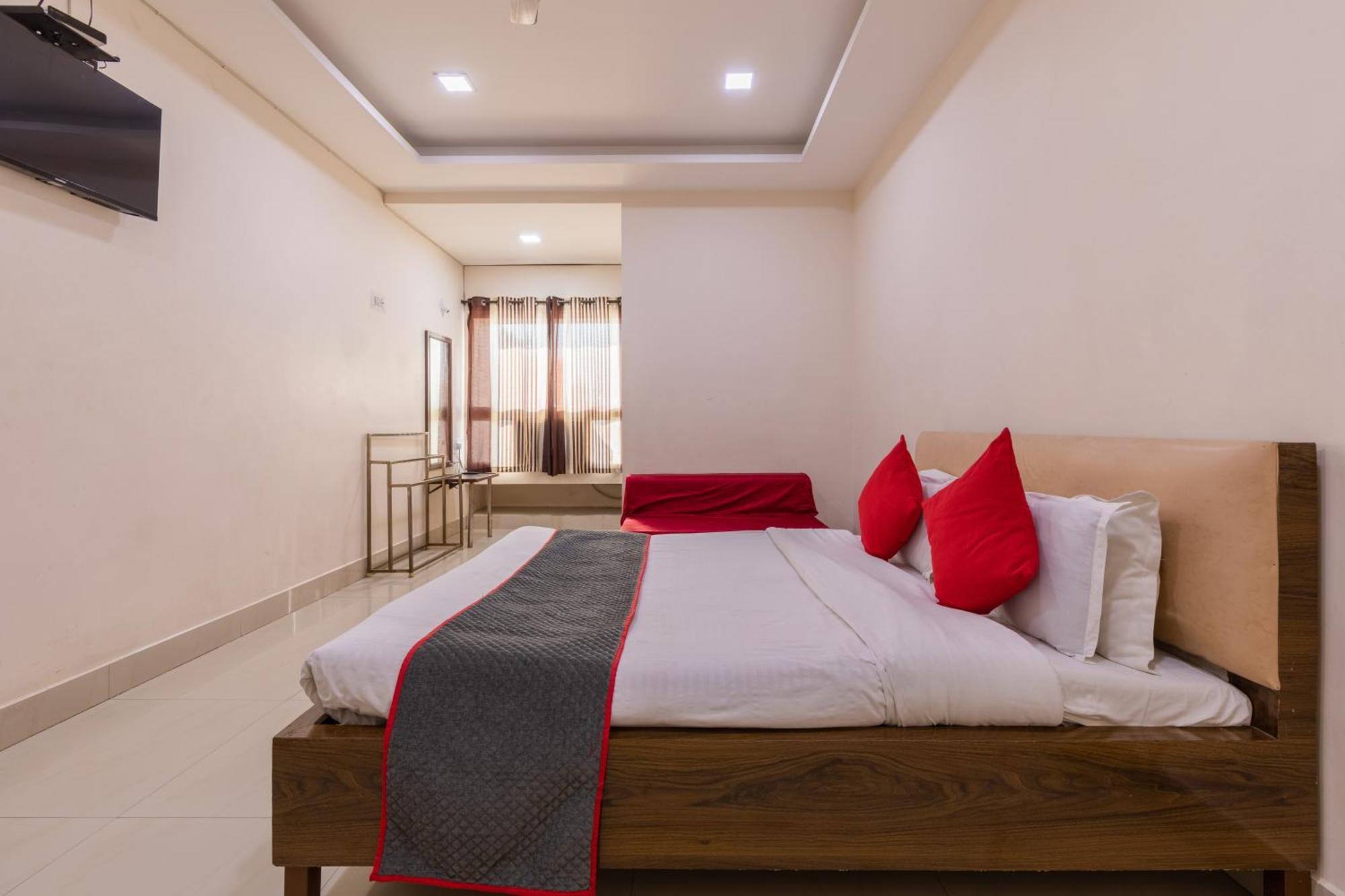 Hotel Ruchishree Garden Ujjain Esterno foto