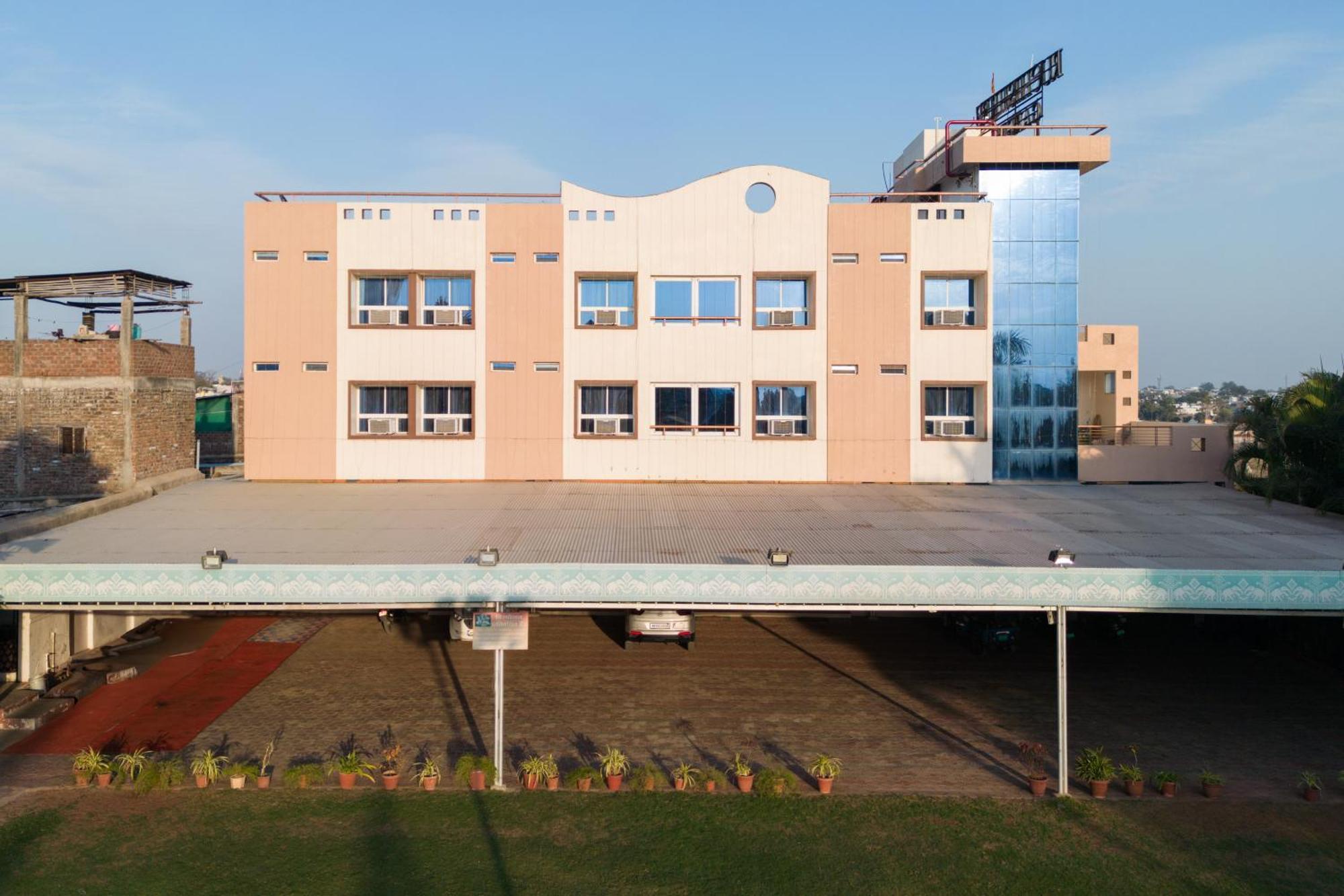 Hotel Ruchishree Garden Ujjain Esterno foto