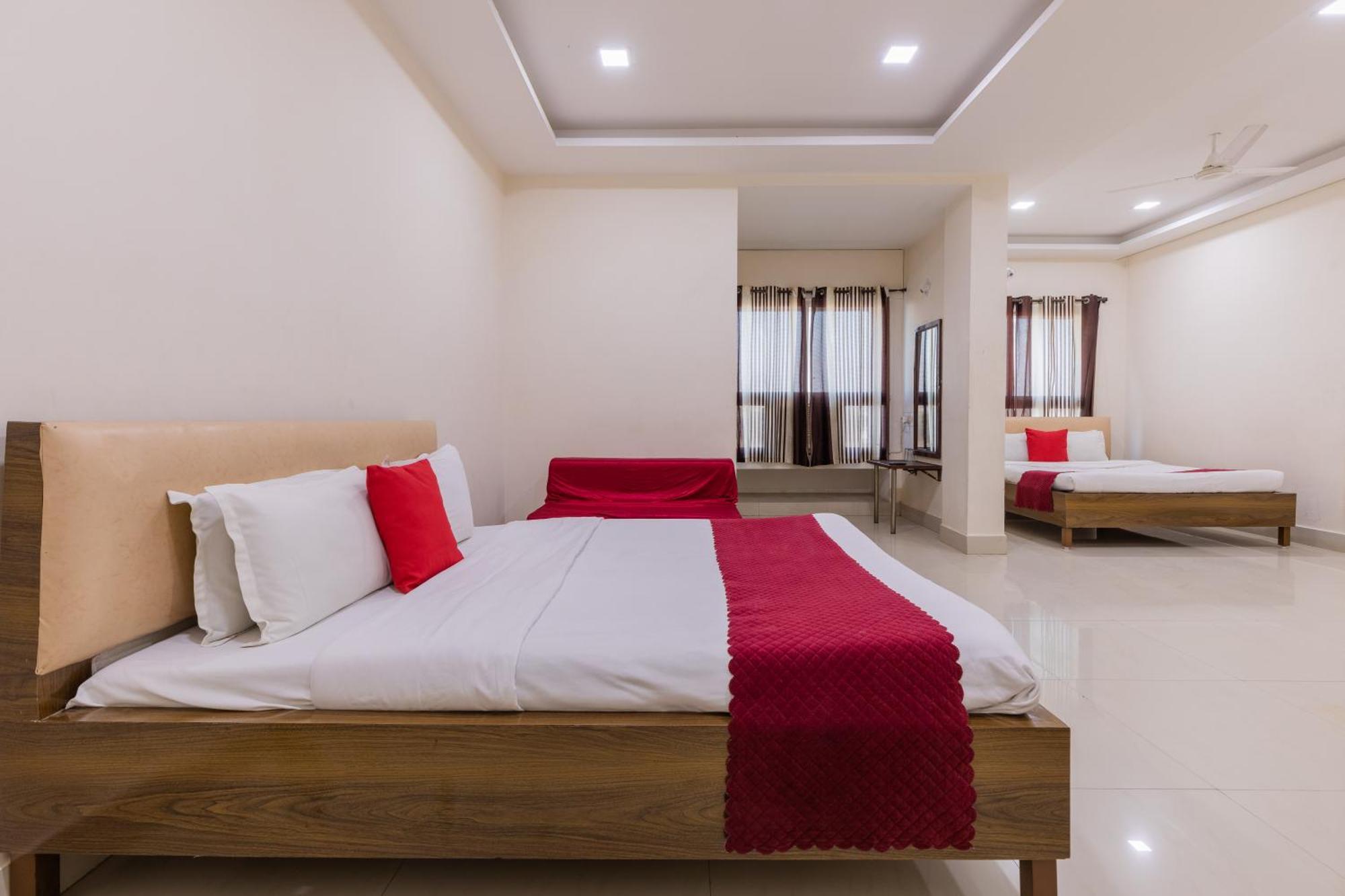 Hotel Ruchishree Garden Ujjain Esterno foto
