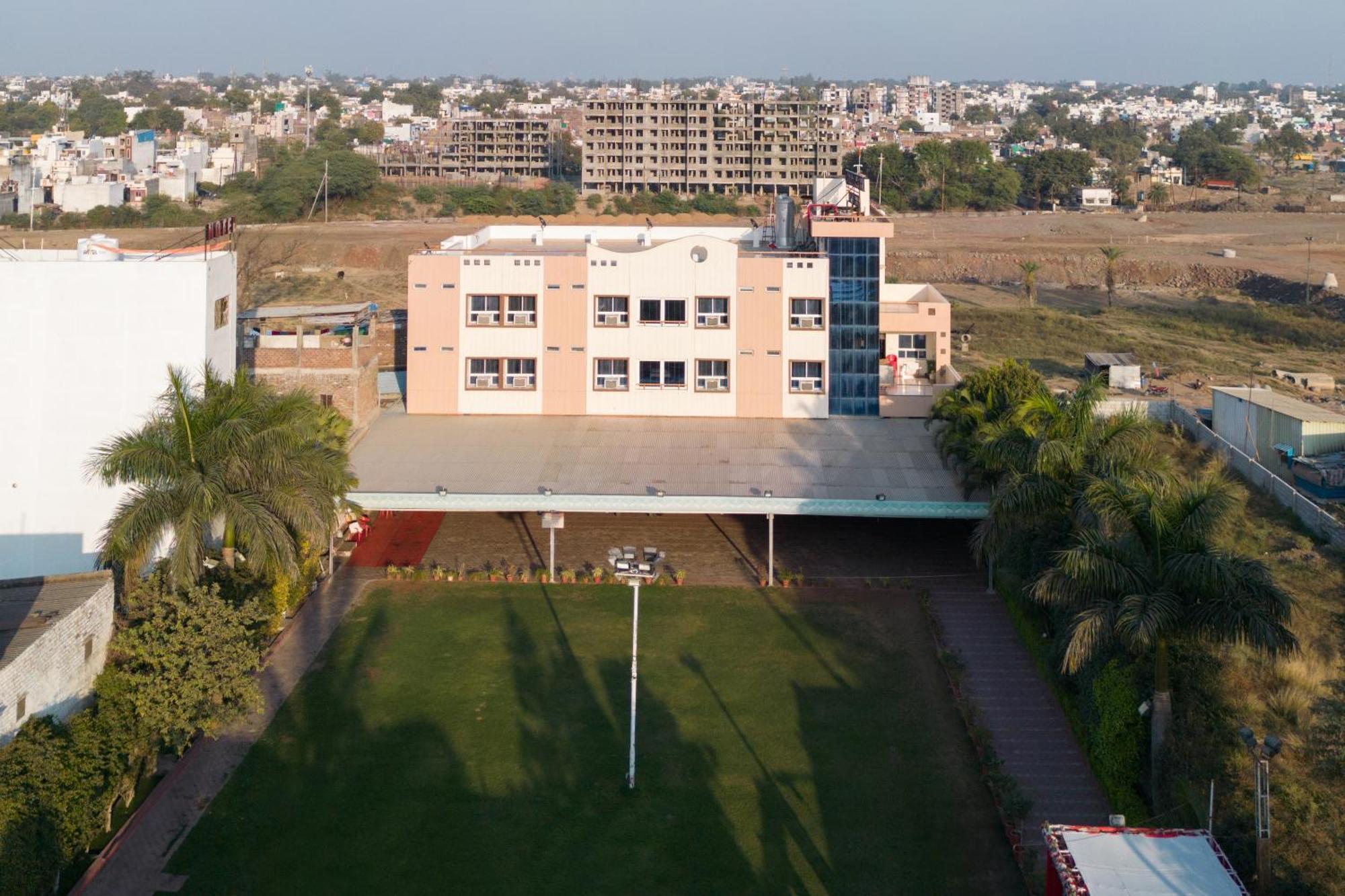Hotel Ruchishree Garden Ujjain Esterno foto