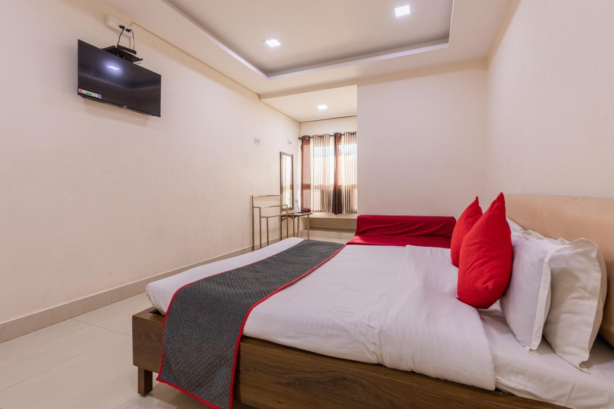 Hotel Ruchishree Garden Ujjain Esterno foto