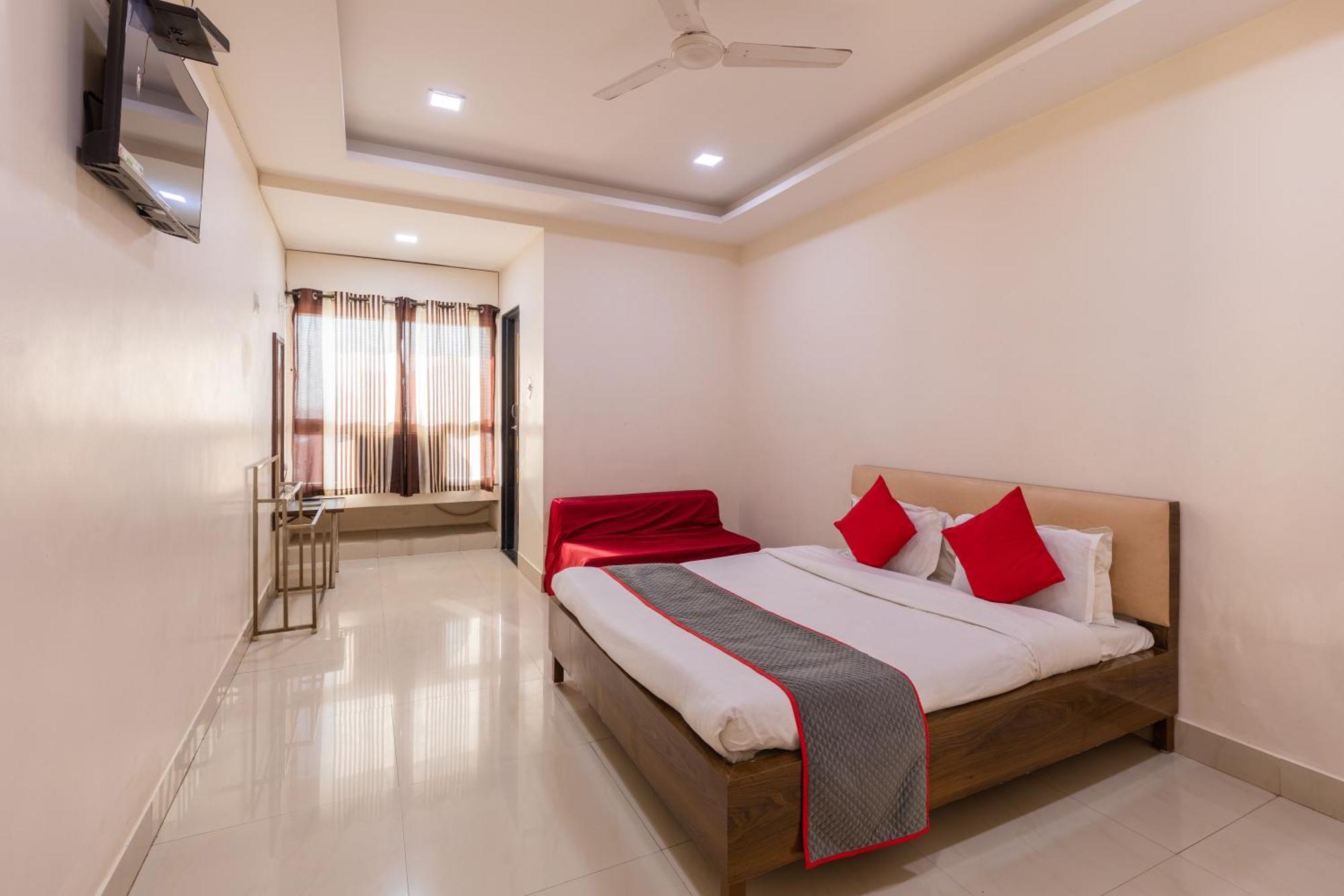 Hotel Ruchishree Garden Ujjain Esterno foto